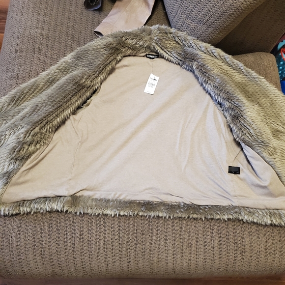 Fur vest - Picture 4 of 4